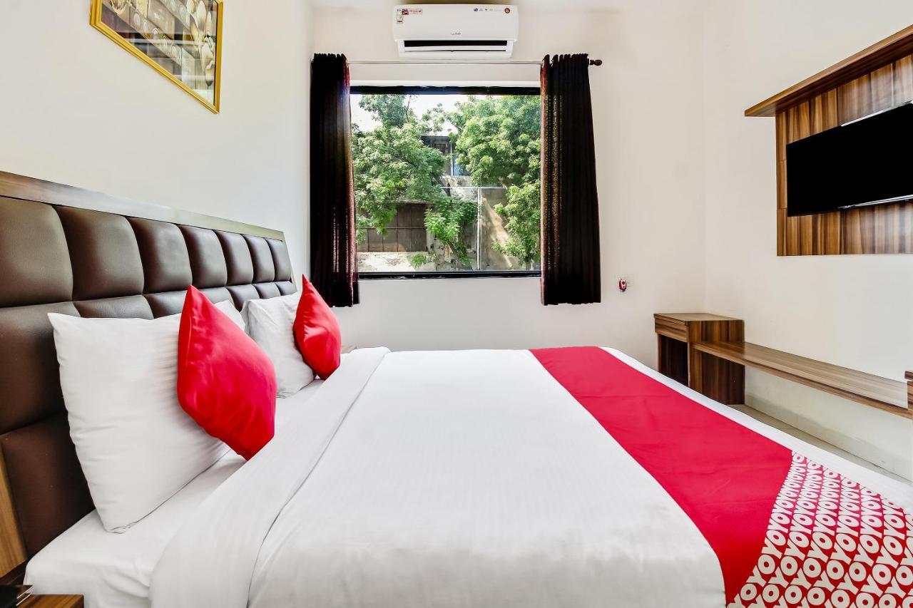 Oyo 10213 Hotel Panache Mathura Buitenkant foto