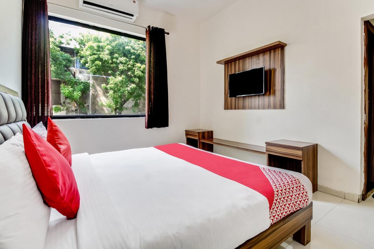 Oyo 10213 Hotel Panache Mathura Buitenkant foto