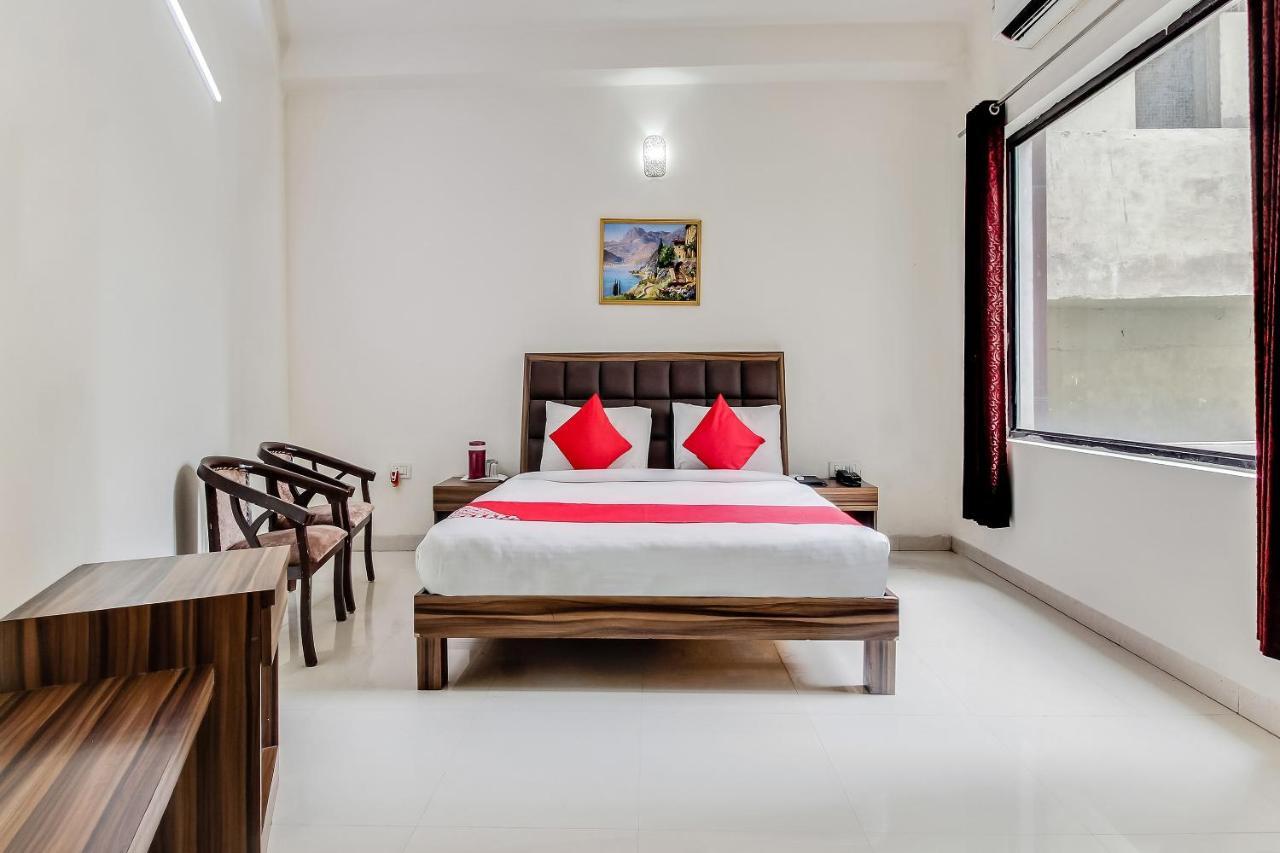 Oyo 10213 Hotel Panache Mathura Buitenkant foto
