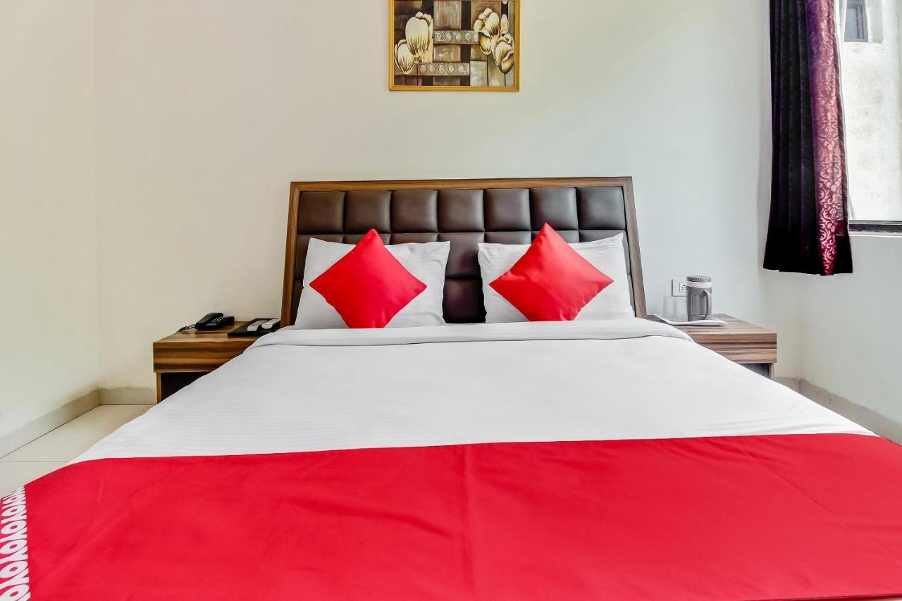 Oyo 10213 Hotel Panache Mathura Buitenkant foto