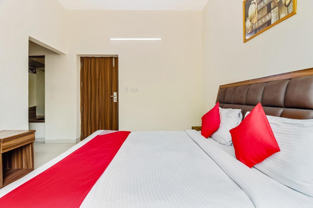 Oyo 10213 Hotel Panache Mathura Buitenkant foto