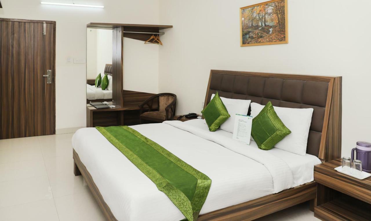Oyo 10213 Hotel Panache Mathura Buitenkant foto