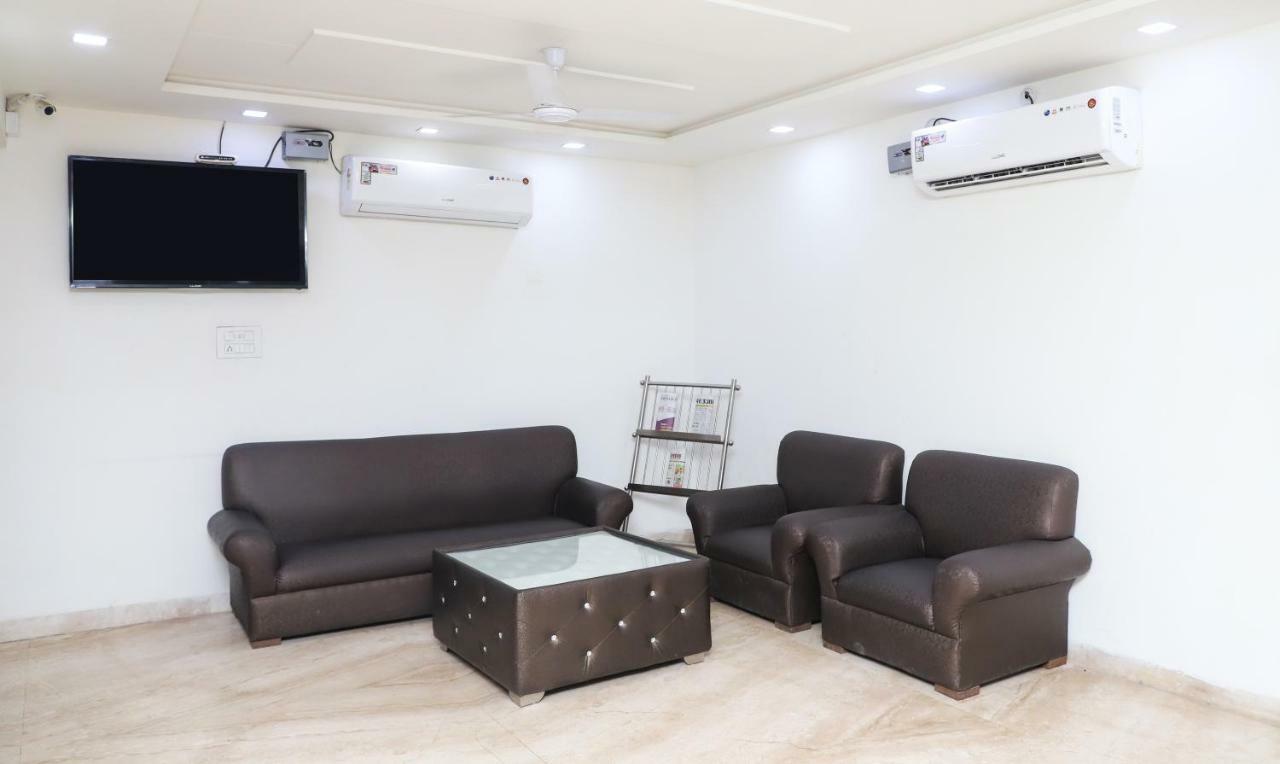 Oyo 10213 Hotel Panache Mathura Buitenkant foto