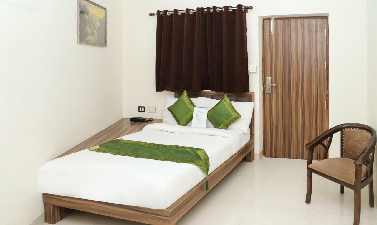 Oyo 10213 Hotel Panache Mathura Buitenkant foto